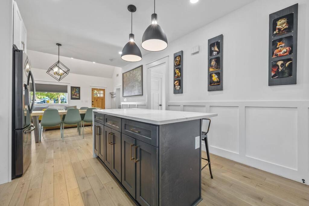 Designer Home: King Beds, Luxe Bath+Free Parking! Atlanta Ngoại thất bức ảnh