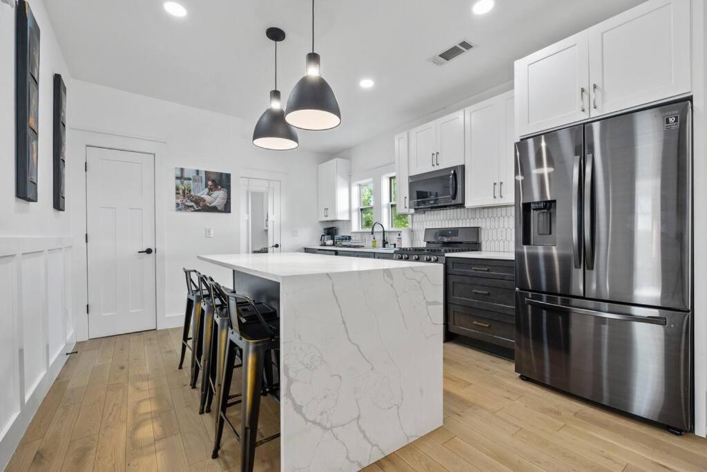 Designer Home: King Beds, Luxe Bath+Free Parking! Atlanta Ngoại thất bức ảnh