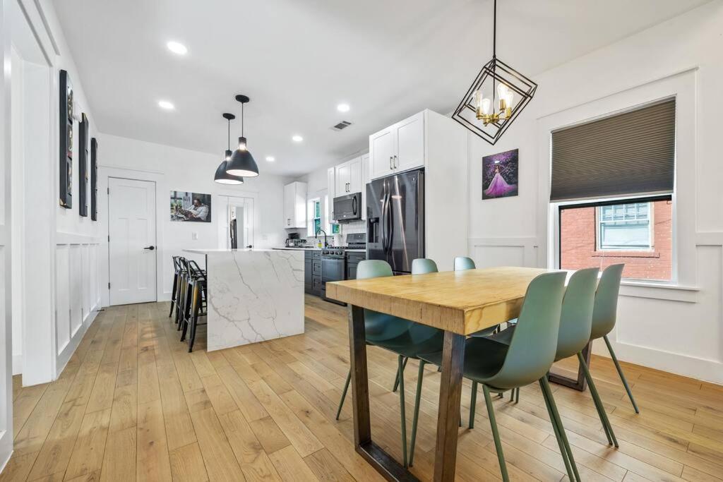 Designer Home: King Beds, Luxe Bath+Free Parking! Atlanta Ngoại thất bức ảnh